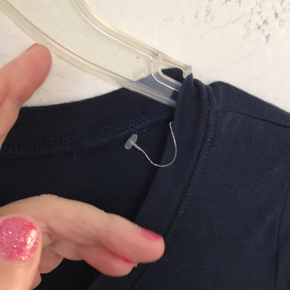 🇺🇸HOLLISTER T-SHIRT SZ M DARK BLUE SHIRT W/RED & WHITE DESIGN EXCELLENT COND - Picture 5 of 6